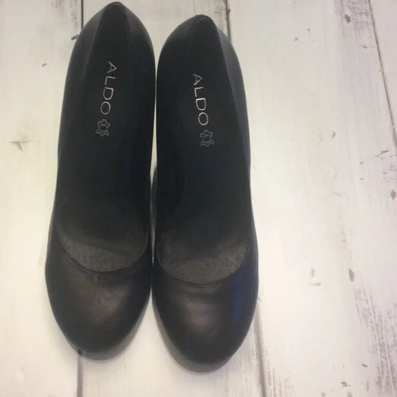 Shoes - Picture 1 of 3